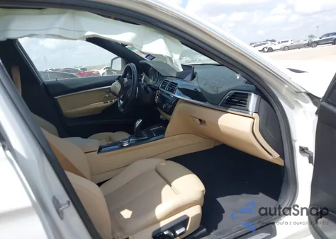 2018 BMW 330 xDrive z USA, uszkodzony, nr VIN WBA8D9C56JEM32256